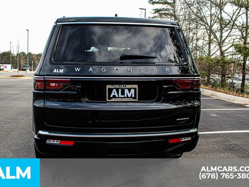 Used 2024 Jeep Wagoneer Series II w/ Flexible Seating Group image 11