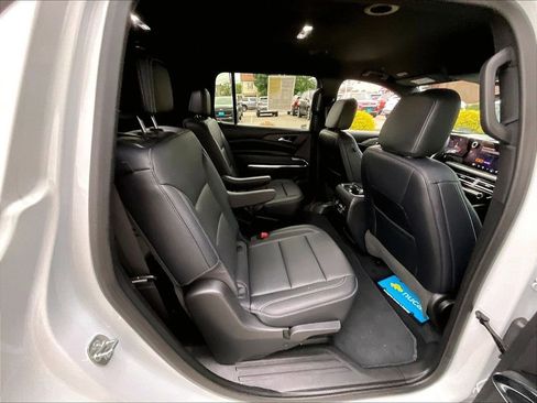 Used 2026 Chevrolet Traverse LT AWD/4WD image 16