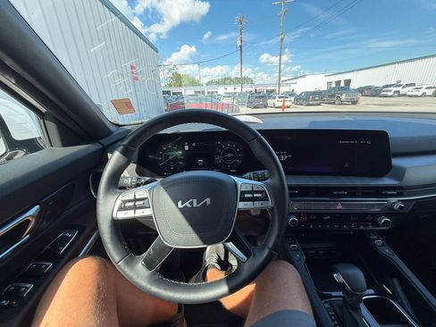 Used 2024 Kia Telluride SX w/ Towing Package AWD/4WD image 11