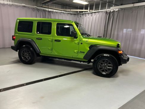 Used 2025 Jeep Wrangler Unlimited Sport AWD/4WD image 8