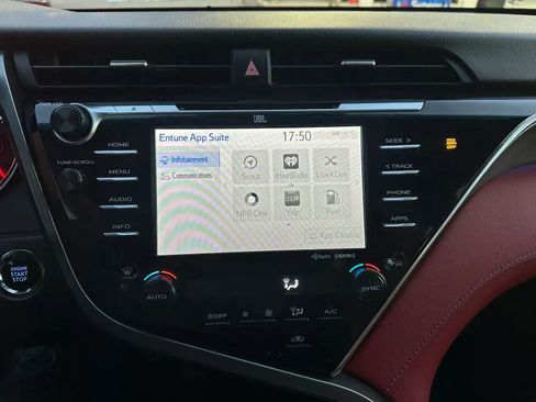 Used 2018 Toyota Camry XSE image 5