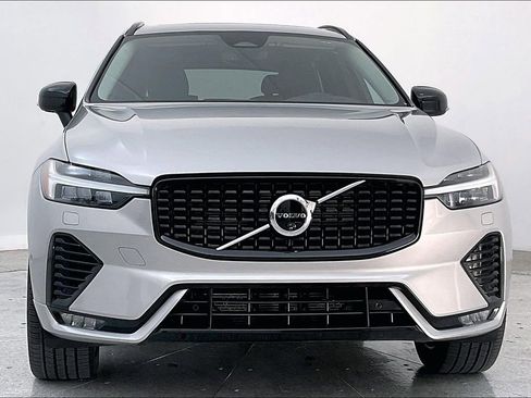 Certified 2025 Volvo XC60 B5 Plus image 6