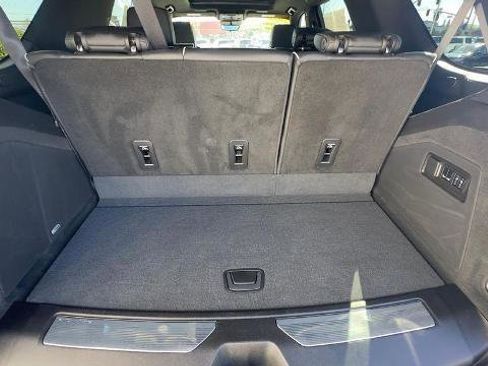 Used 2022 Cadillac Escalade Premium Luxury image 5