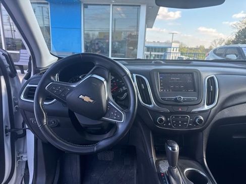 Used 2020 Chevrolet Equinox LT w/ Driver Convenience Package image 7