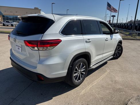 Used 2018 Toyota Highlander XLE image 11