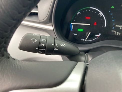 Used 2025 Toyota Sienna XLE w/ XLE Plus Package image 33