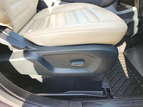 Used 2022 Ford Edge SEL image 34