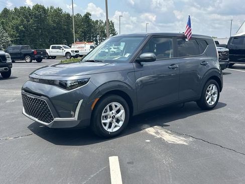 Used 2025 Kia Soul LX w/ LX Technology Package FWD image 6