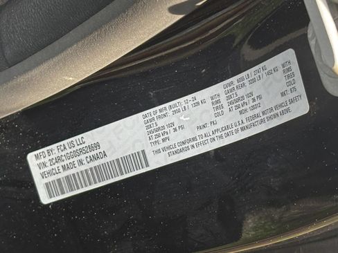 Used 2025 Chrysler Pacifica Limited FWD image 33