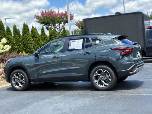 Used 2026 Chevrolet Trax LT FWD image 7