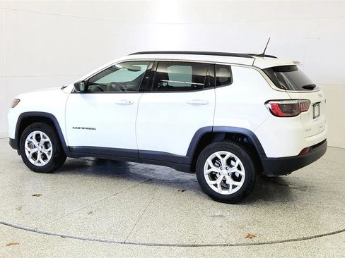 Used 2024 Jeep Compass Latitude AWD/4WD image 5