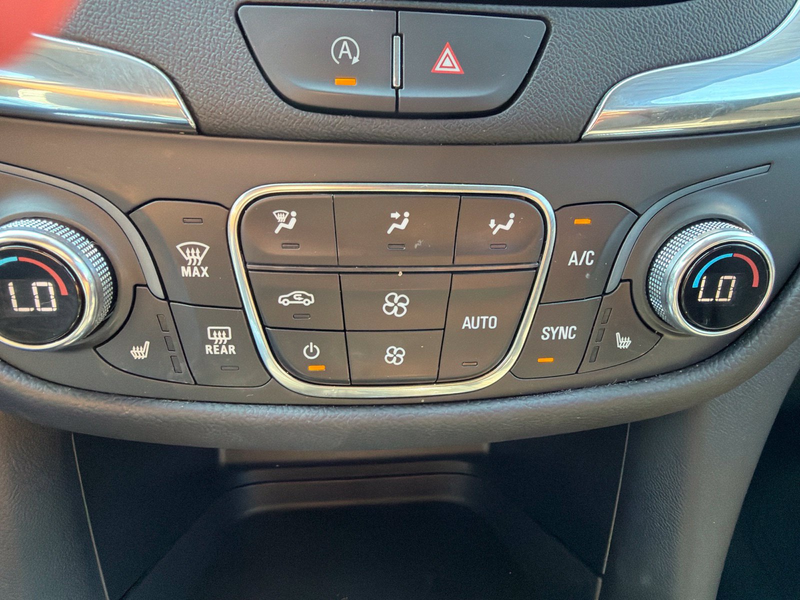 Used 2023 Chevrolet Equinox LT FWD image 23