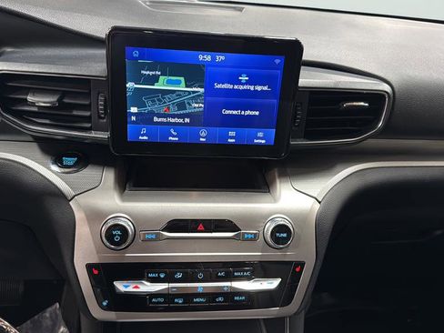 Used 2022 Ford Explorer XLT w/ Equipment Group 202A image 28