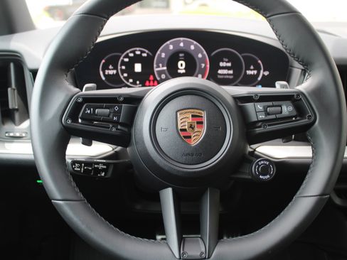 Certified 2025 Porsche Cayenne AWD/4WD image 17