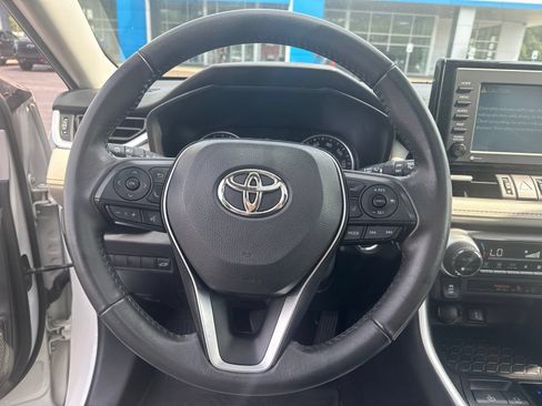 Used 2022 Toyota RAV4 XLE Premium AWD/4WD image 21