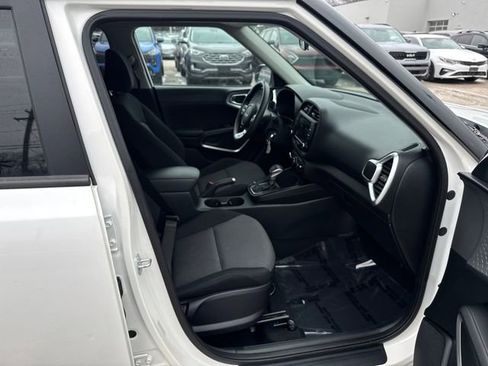 Certified 2023 Kia Soul LX w/ LX Technology Package image 16