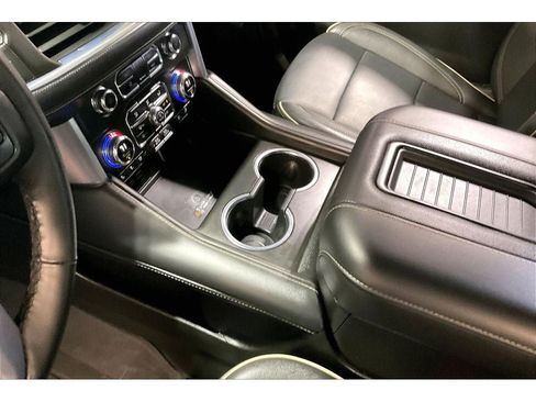 Used 2024 GMC Yukon SLT w/ SLT Luxury Package AWD/4WD image 19