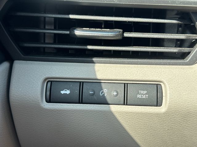 Used 2025 Nissan Altima 2.5 SV FWD image 24