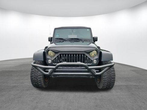 Used 2016 Jeep Wrangler Unlimited Sahara w/ Connectivity Group AWD/4WD image 17