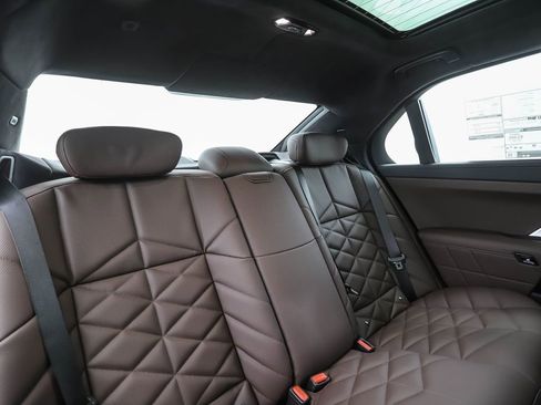 New 2026 BMW 740i xDrive w/ Premium Package image 29