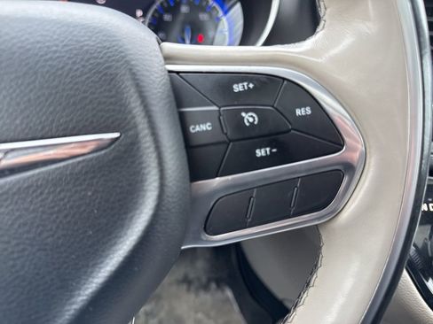 Used 2020 Chrysler Pacifica Limited image 17