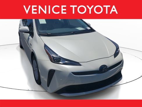 Used 2020 Toyota Prius LE FWD image 1