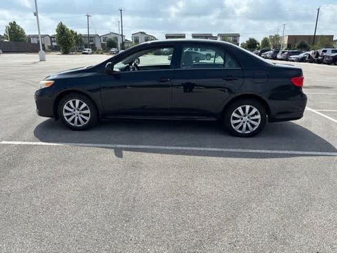 Used 2013 Toyota Corolla LE FWD image 2