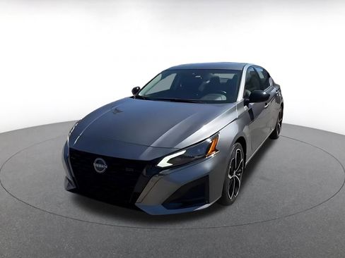 Used 2025 Nissan Altima 2.5 SR image 6