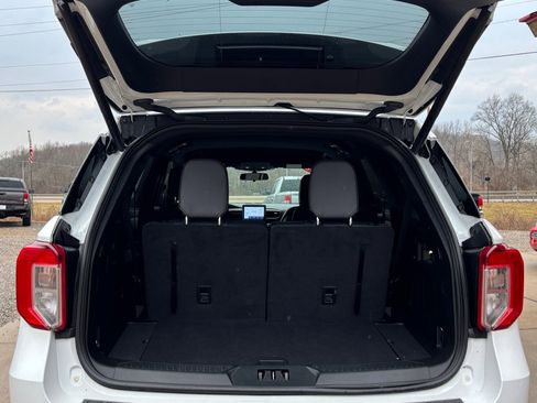 Used 2020 Ford Explorer XLT w/ Equipment Group 202A image 8