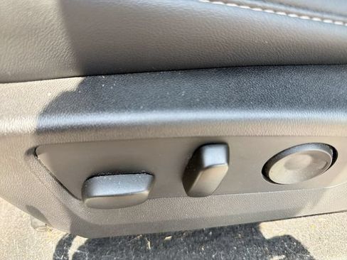 Used 2024 Chevrolet Colorado LT w/ LT Convenience Package III RWD image 15