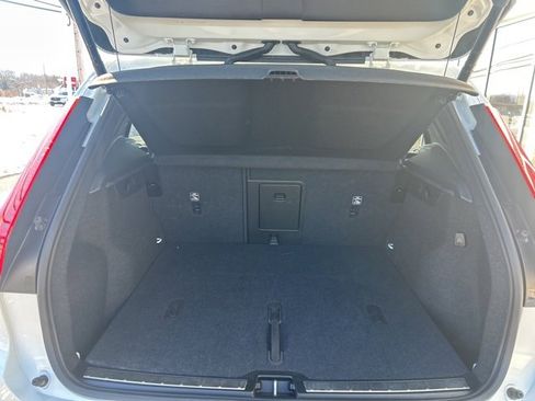 Used 2025 Volvo XC40 B5 Plus image 11