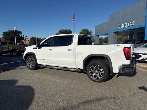 Used 2022 GMC Sierra 1500 SLT w/ SLT Convenience Package image 2