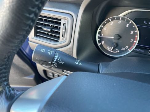 Used 2024 Nissan Titan SV w/ SV Convenience Package image 15