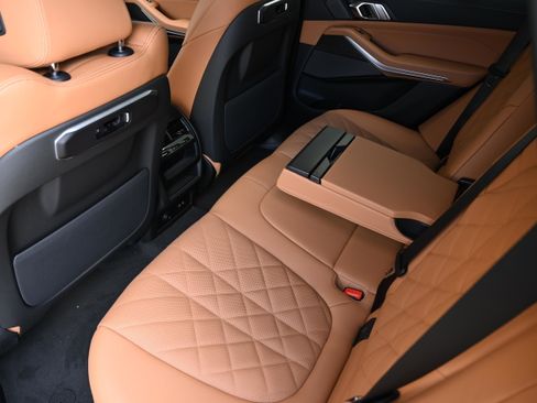 New 2026 BMW X5 xDrive50e image 9