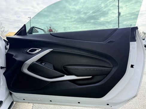 Used 2018 Chevrolet Camaro SS image 30