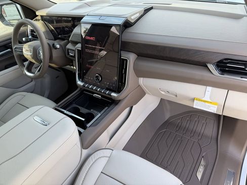New 2026 GMC Yukon XL Denali w/ LPO, Floor Liner Package RWD image 13