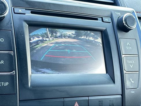 Used 2015 Toyota Camry SE image 18