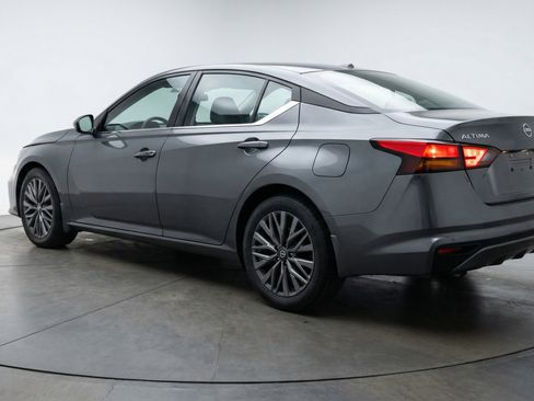 Used 2025 Nissan Altima 2.5 SV FWD image 6