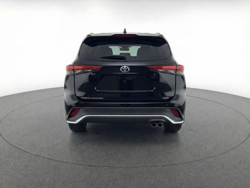 Used 2024 Toyota Highlander XSE FWD image 7