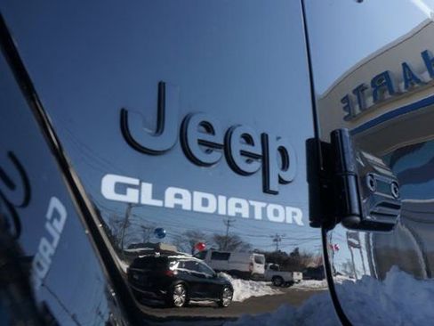 Used 2021 Jeep Gladiator Overland image 78