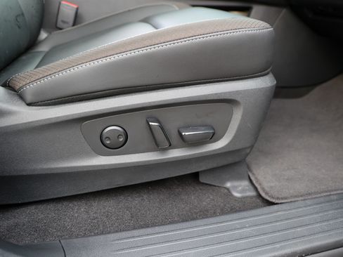 Used 2025 Nissan Pathfinder SL AWD/4WD image 45