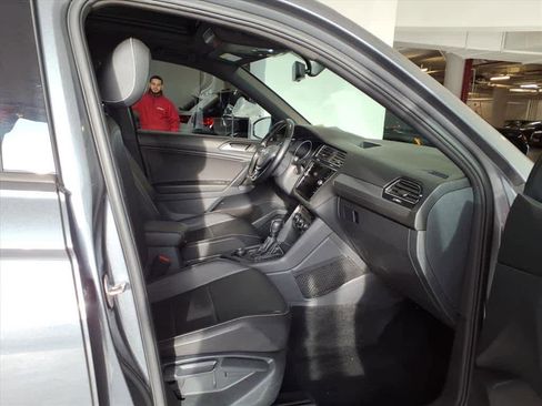 Used 2021 Volkswagen Tiguan SE R-Line image 21