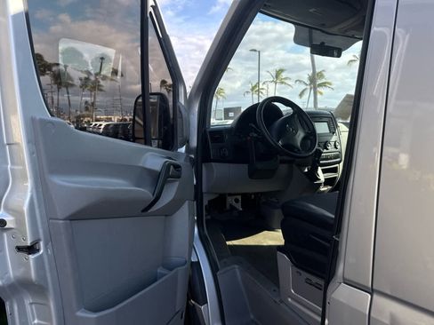 Used 2017 Mercedes-Benz Sprinter 2500 image 14