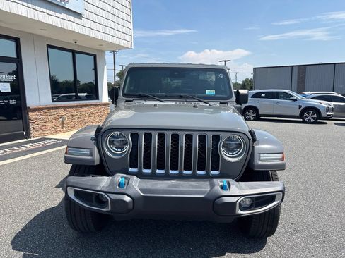 Used 2022 Jeep Wrangler Unlimited Sahara w/ Cold Weather Group AWD/4WD image 9
