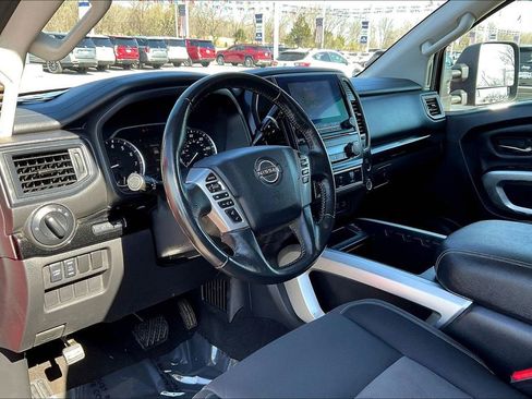 Used 2023 Nissan Titan SV w/ SV Convenience Package image 13