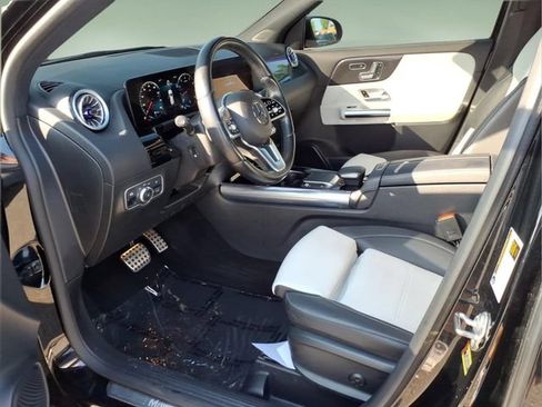 Used 2022 Mercedes-Benz GLA 250 4MATIC image 11