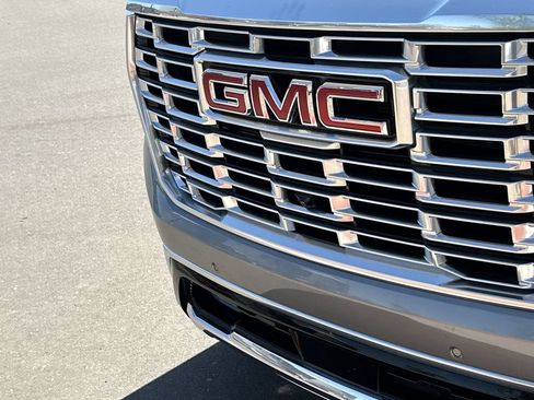 Used 2025 GMC Yukon XL Denali w/ Sun & Power Step Package AWD/4WD image 32