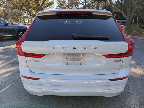Used 2022 Volvo XC60 B5 Momentum image 5