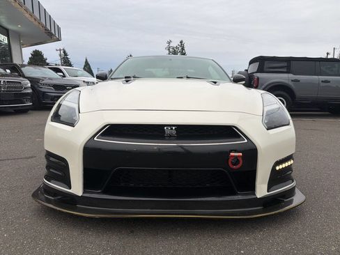 Used 2013 Nissan GT-R Premium image 17