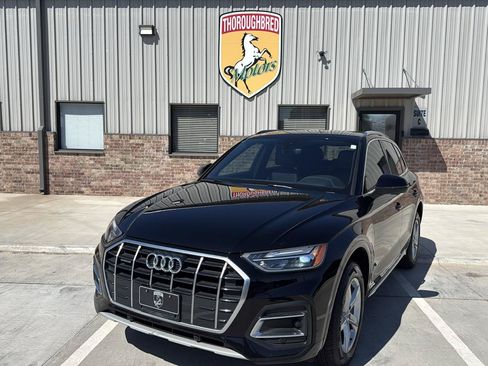 Used 2021 Audi Q5 2.0T Premium w/ Convenience Package AWD/4WD image 3